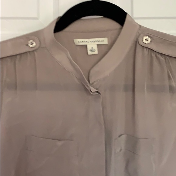 Banana Republic silk sleeveless blouse - Picture 2 of 4